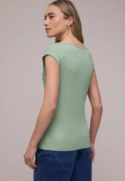 Basic Shirt mit U-Boot-Ausschnitt