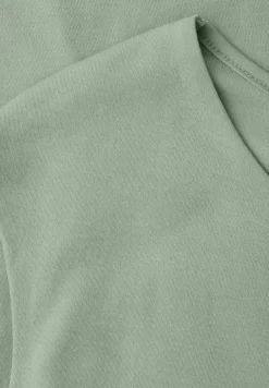 Basic Shirt mit U-Boot-Ausschnitt