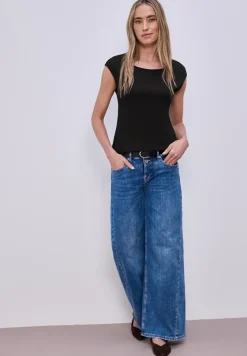 Basic Shirt mit U-Boot-Ausschnitt