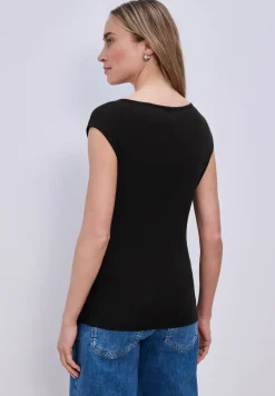 Basic Shirt mit U-Boot-Ausschnitt