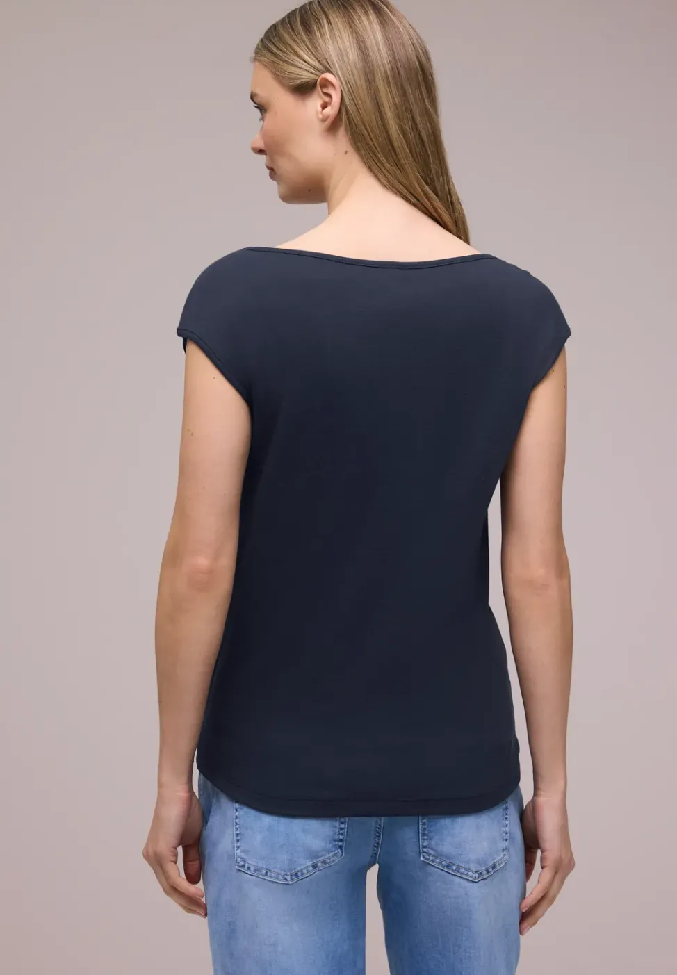 Basic Shirt mit U-Boot-Ausschnitt