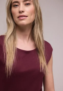 Basic Shirt mit U-Boot-Ausschnitt