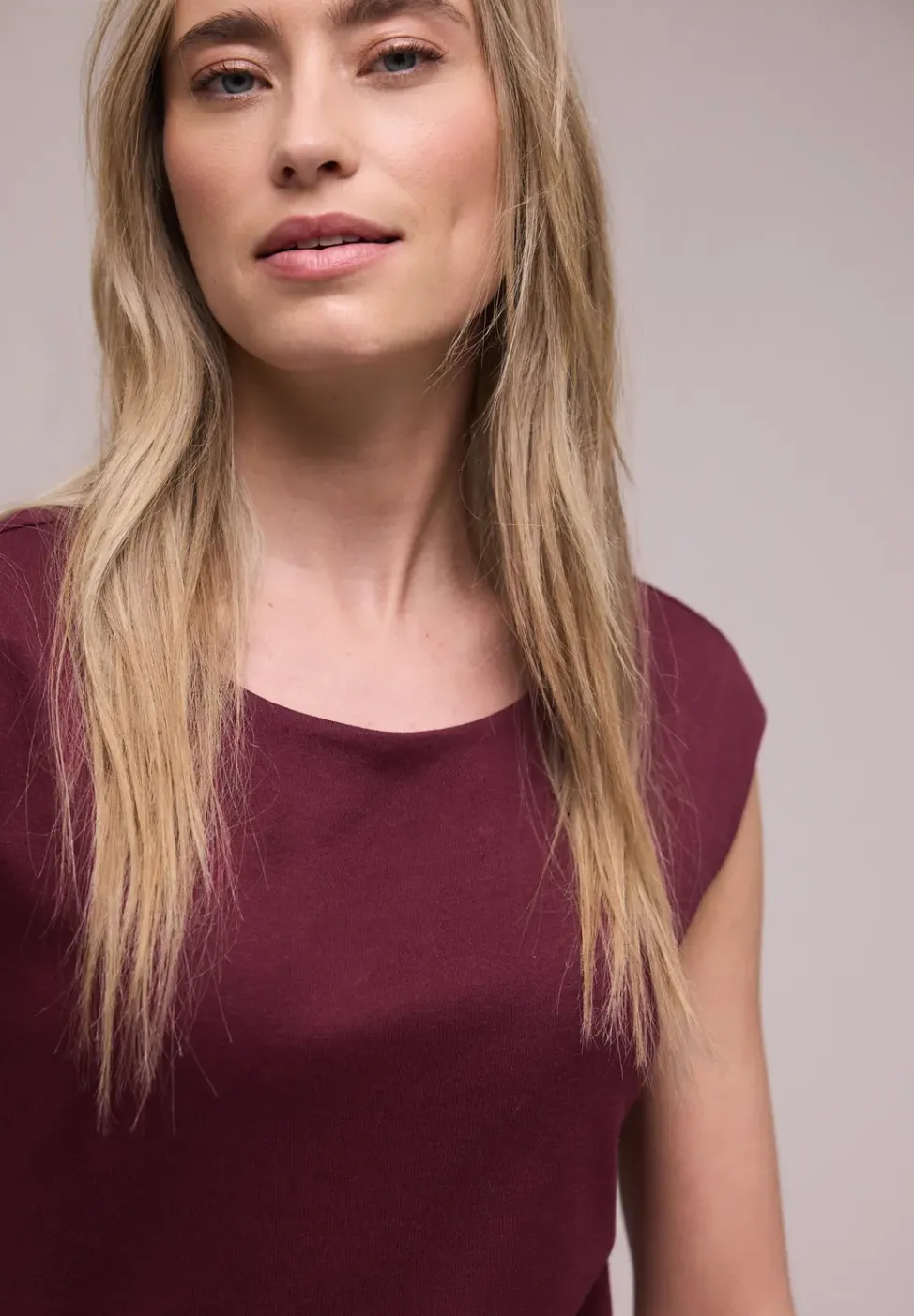 Basic Shirt mit U-Boot-Ausschnitt