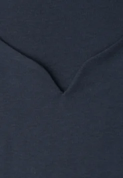 Basic Top mit Herzausschnitt