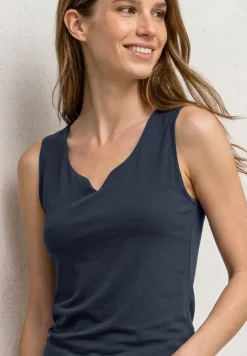 Basic Top mit Herzausschnitt