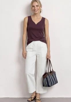 Basic Top mit Herzausschnitt