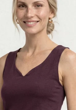 Basic Top mit Herzausschnitt