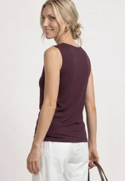 Basic Top mit Herzausschnitt