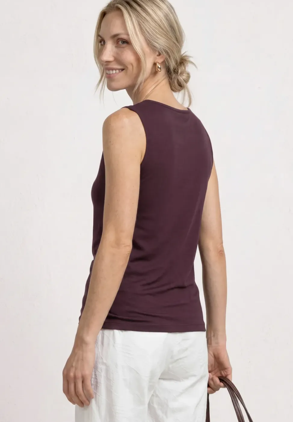 Basic Top mit Herzausschnitt