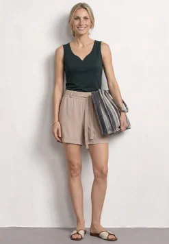 Basic Top mit Herzausschnitt