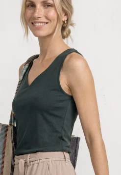 Basic Top mit Herzausschnitt
