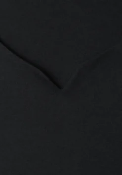 Basic Top mit Herzausschnitt