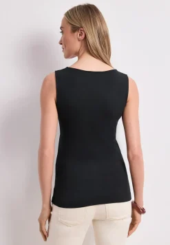 Basic Top mit Herzausschnitt
