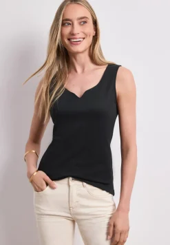 Basic Top mit Herzausschnitt
