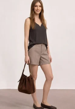 Basic Top mit Herzausschnitt