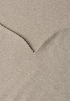Basic Top mit Herzausschnitt