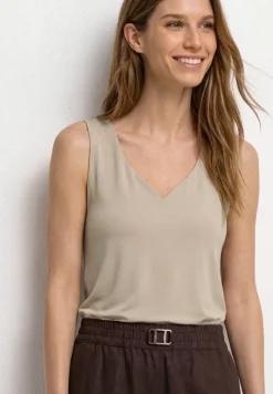 Basic Top mit Herzausschnitt