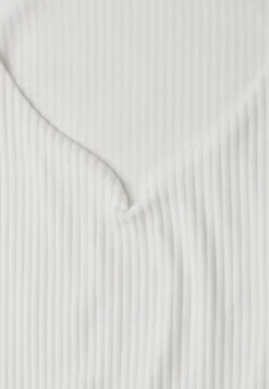 Basic Top mit Herzausschnitt