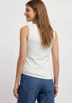 Basic Top mit Herzausschnitt