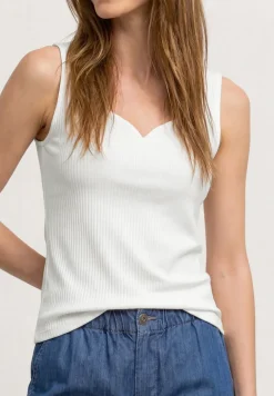 Basic Top mit Herzausschnitt