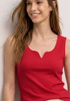 Basic Top mit Herzausschnitt