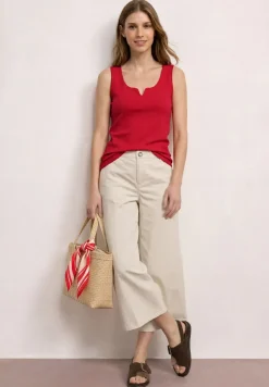 Basic Top mit Herzausschnitt