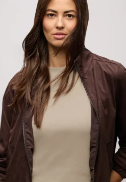Basic Top mit Rippstruktur