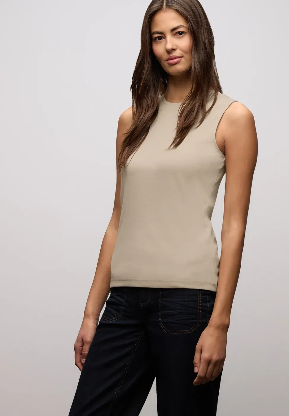 Basic Top mit Rippstruktur