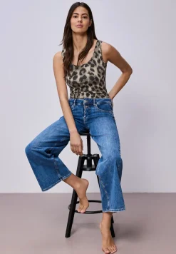 Basic Top mit Rundhals im Leo-Muster