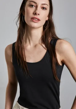 Basic Top mit Rundhals in Unifarbe
