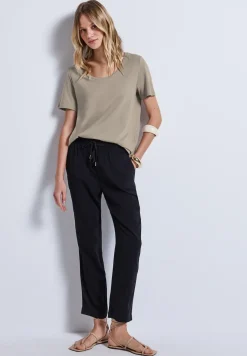 Basic T-Shirt