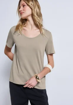 Basic T-Shirt