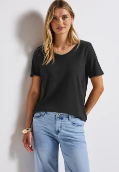Basic T-Shirt