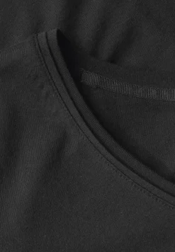 Basic T-Shirt