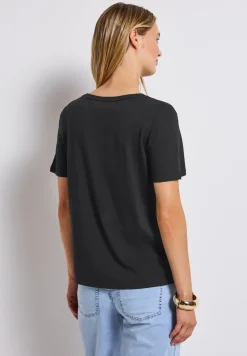 Basic T-Shirt
