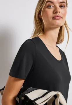 Basic T-Shirt