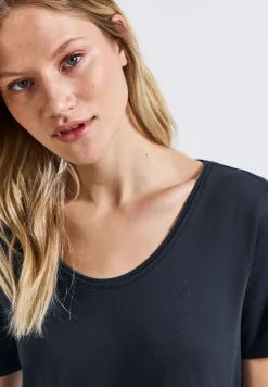 Basic T-Shirt