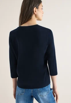 Basic T-Shirt