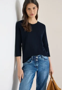 Basic T-Shirt