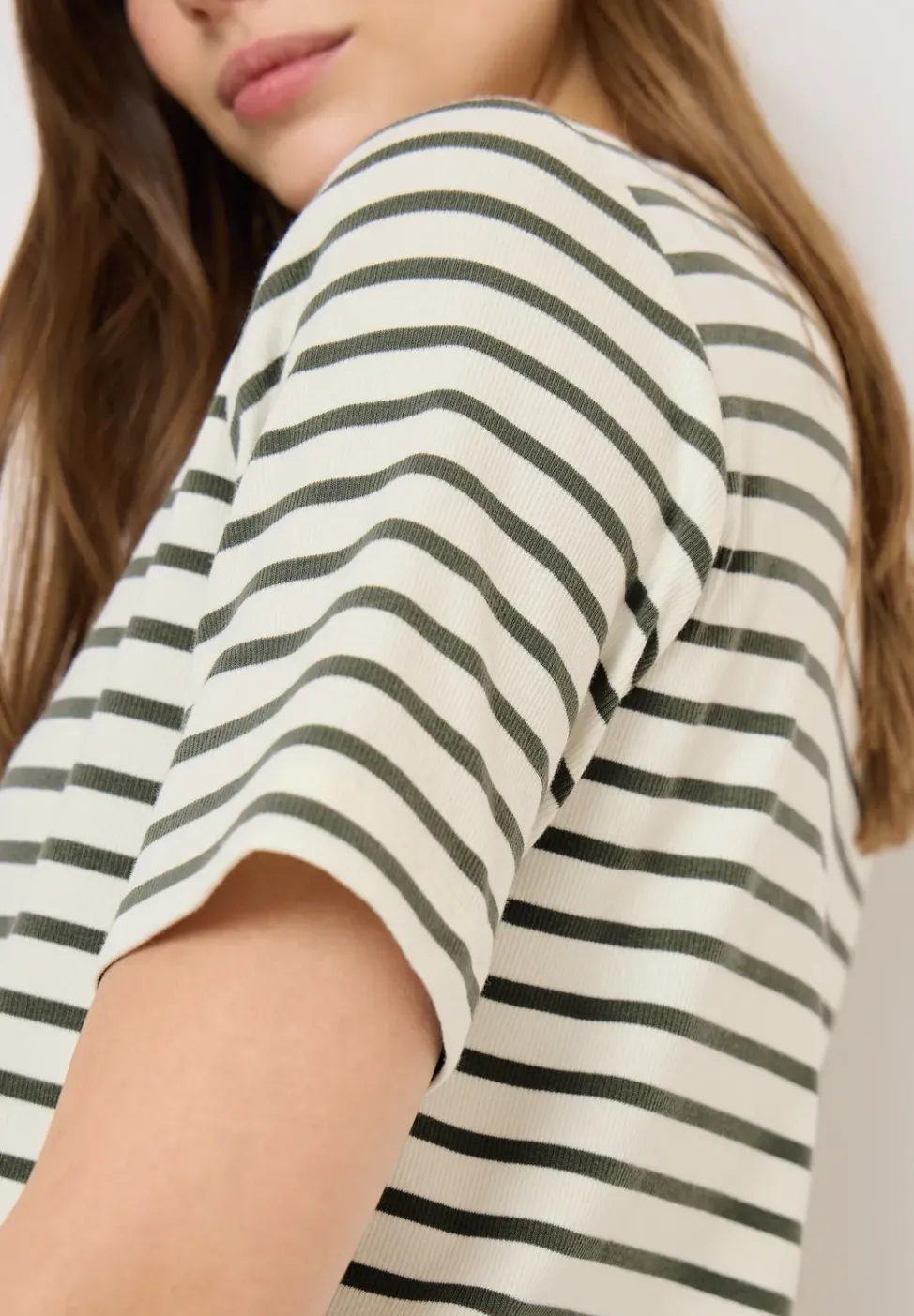 Basic T-Shirt in Rippstruktur