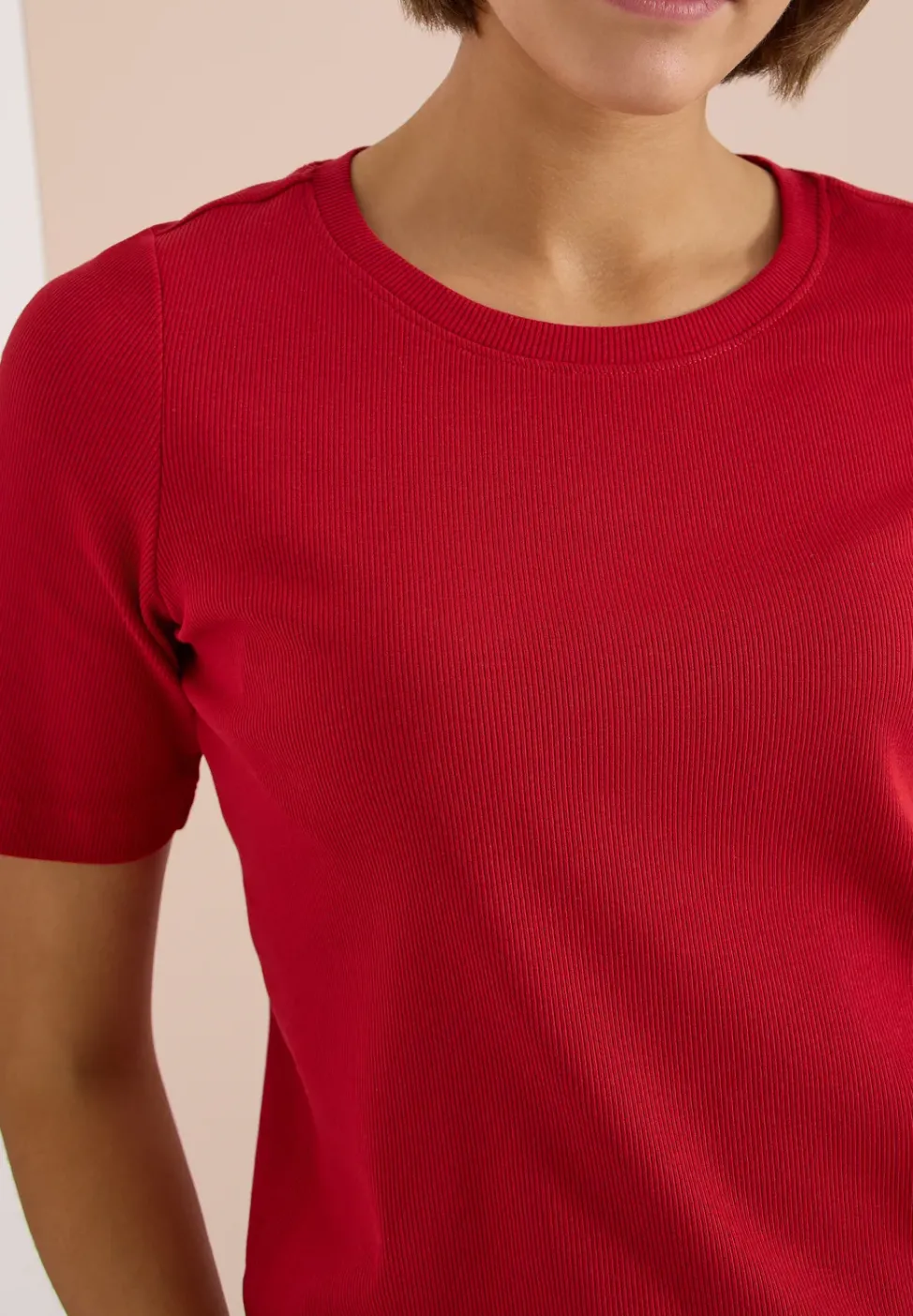 Basic T-Shirt in Rippstruktur