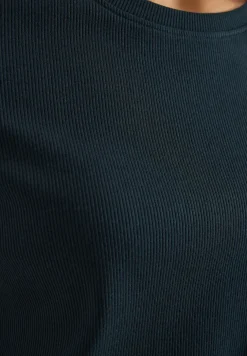Basic T-Shirt in Rippstruktur