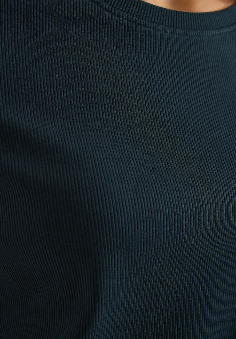 Basic T-Shirt in Rippstruktur