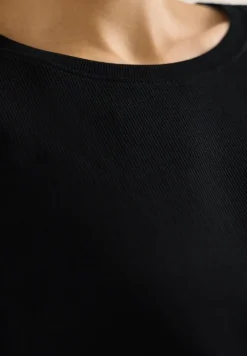 Basic T-Shirt in Rippstruktur