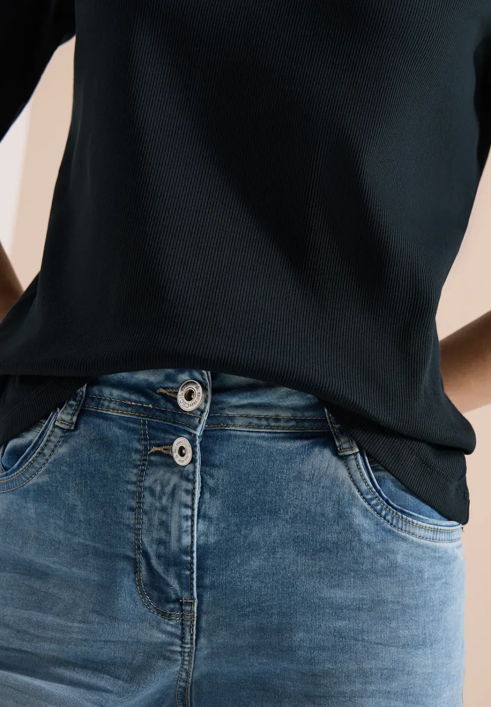 Basic T-Shirt in Rippstruktur