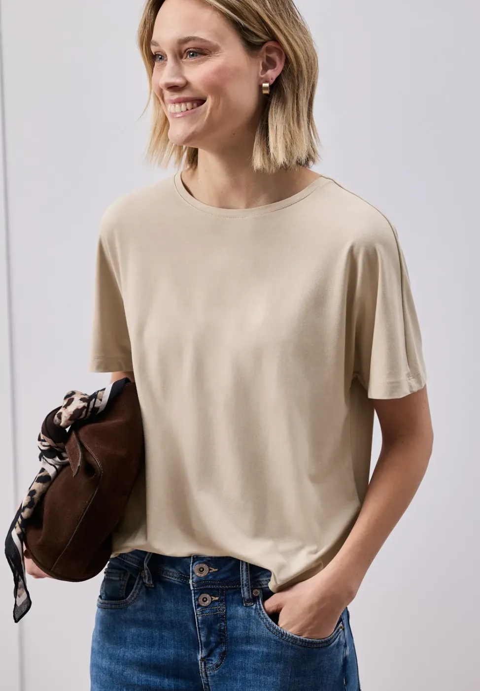 Basic T-Shirt mit Dropped Shoulders