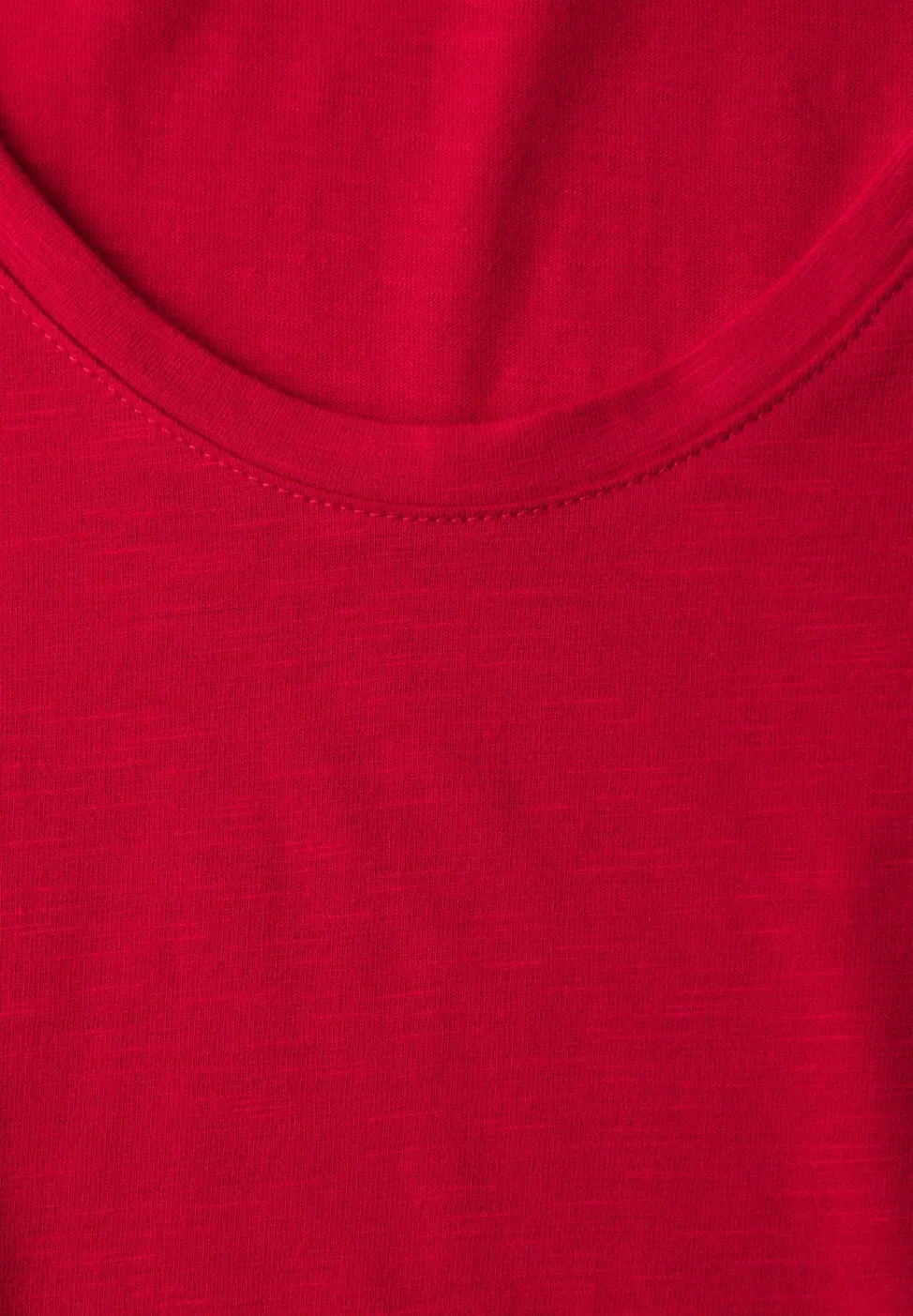 Basic T-Shirt mit gerundetem V-Neck