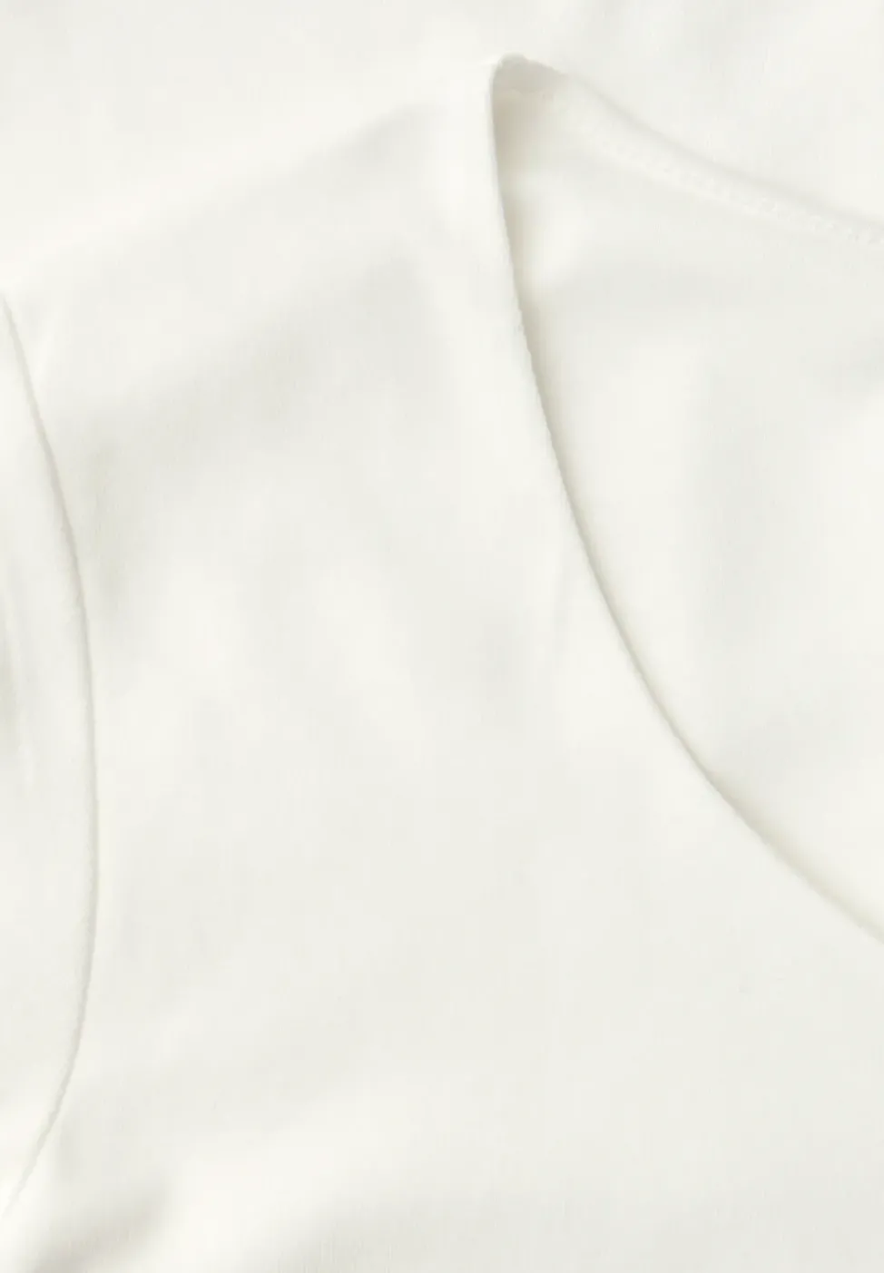 Basic T-Shirt mit Herzausschnitt