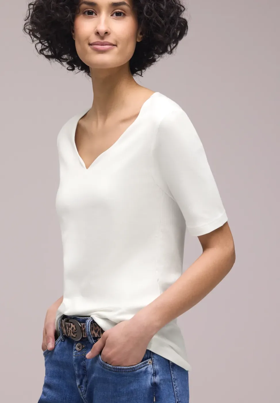 Basic T-Shirt mit Herzausschnitt