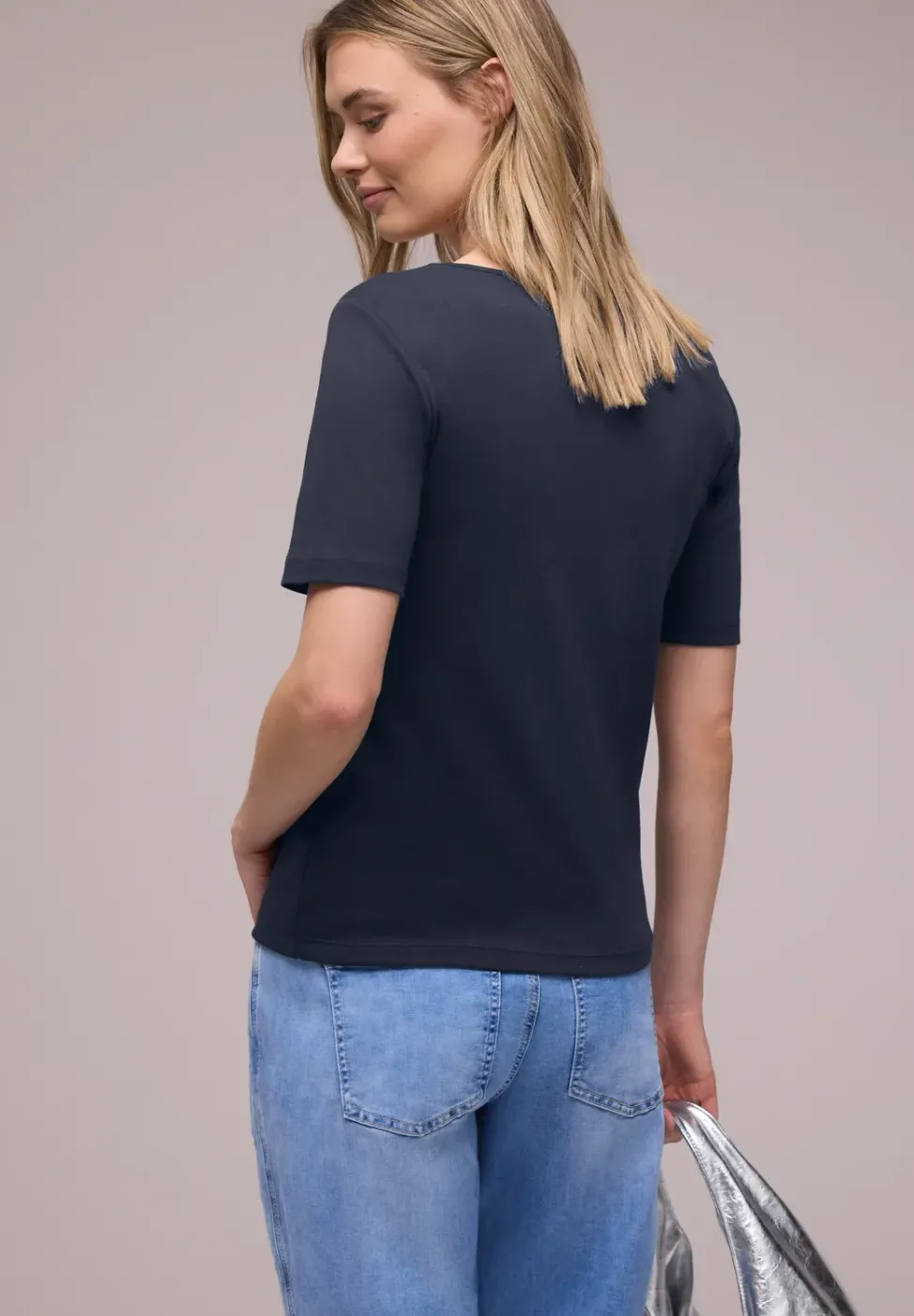Basic T-Shirt mit Herzausschnitt
